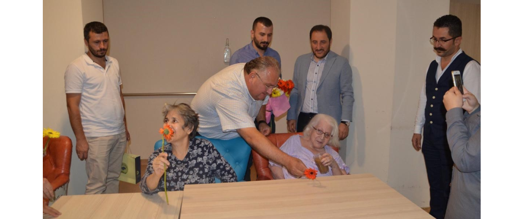 Yaşlı Bakım Merkezini Ziyaret Ettik