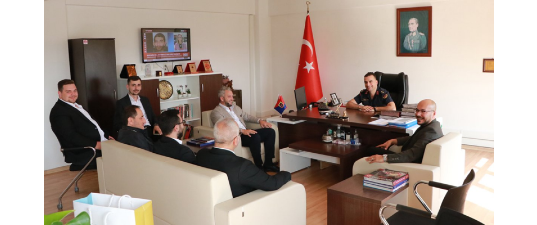 Pendik İlçe Jandarma Komutanlığı’na atanan Jandarma Üstteğmen Sn. Fahri TİRİL’e hayırlı olsun ziyaretinde bulunduk.