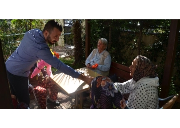 Yaşlı Bakım Merkezini Ziyaret Ettik