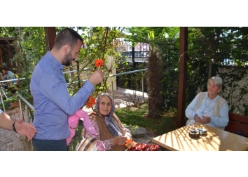 Yaşlı Bakım Merkezini Ziyaret Ettik