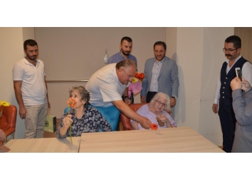 Yaşlı Bakım Merkezini Ziyaret Ettik