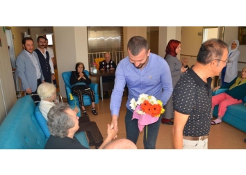 Yaşlı Bakım Merkezini Ziyaret Ettik