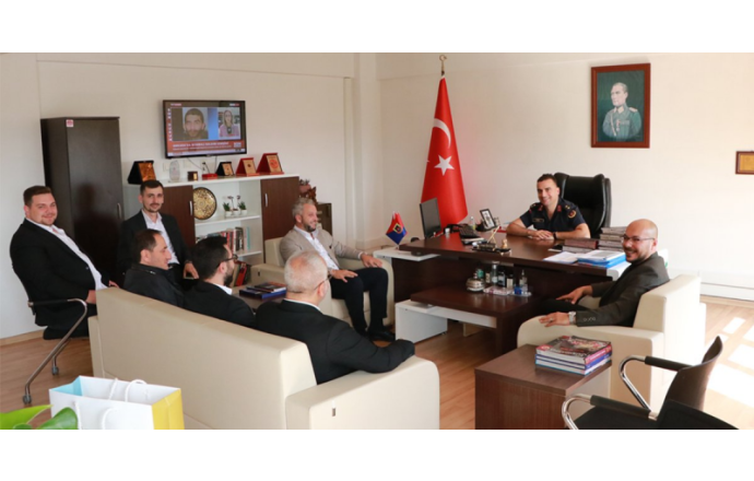 Pendik İlçe Jandarma Komutanlığı’na atanan Jandarma Üstteğmen Sn. Fahri TİRİL’e hayırlı olsun ziyaretinde bulunduk.