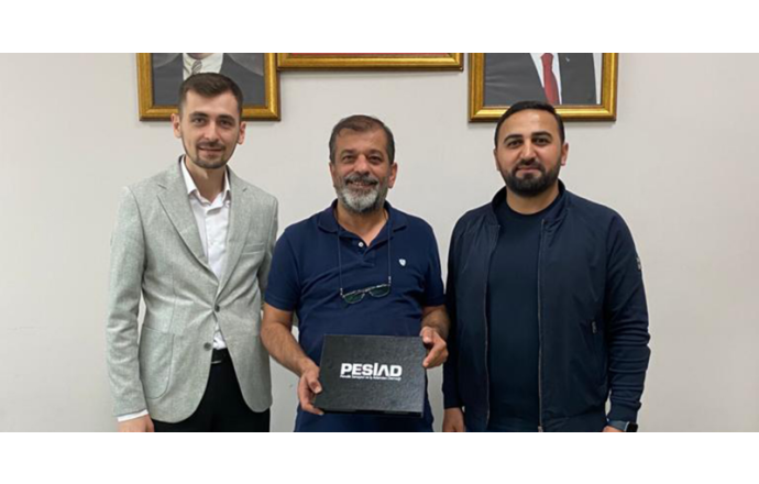 Pendik Belediyesi Gençlik ve Spor Hizmetleri Müdürü Sn. Abdurrahim BAYRAM’a ziyarette bulundular.