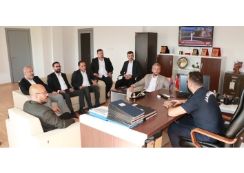 Pendik İlçe Jandarma Komutanlığı’na atanan Jandarma Üstteğmen Sn. Fahri TİRİL’e hayırlı olsun ziyaretinde bulunduk.